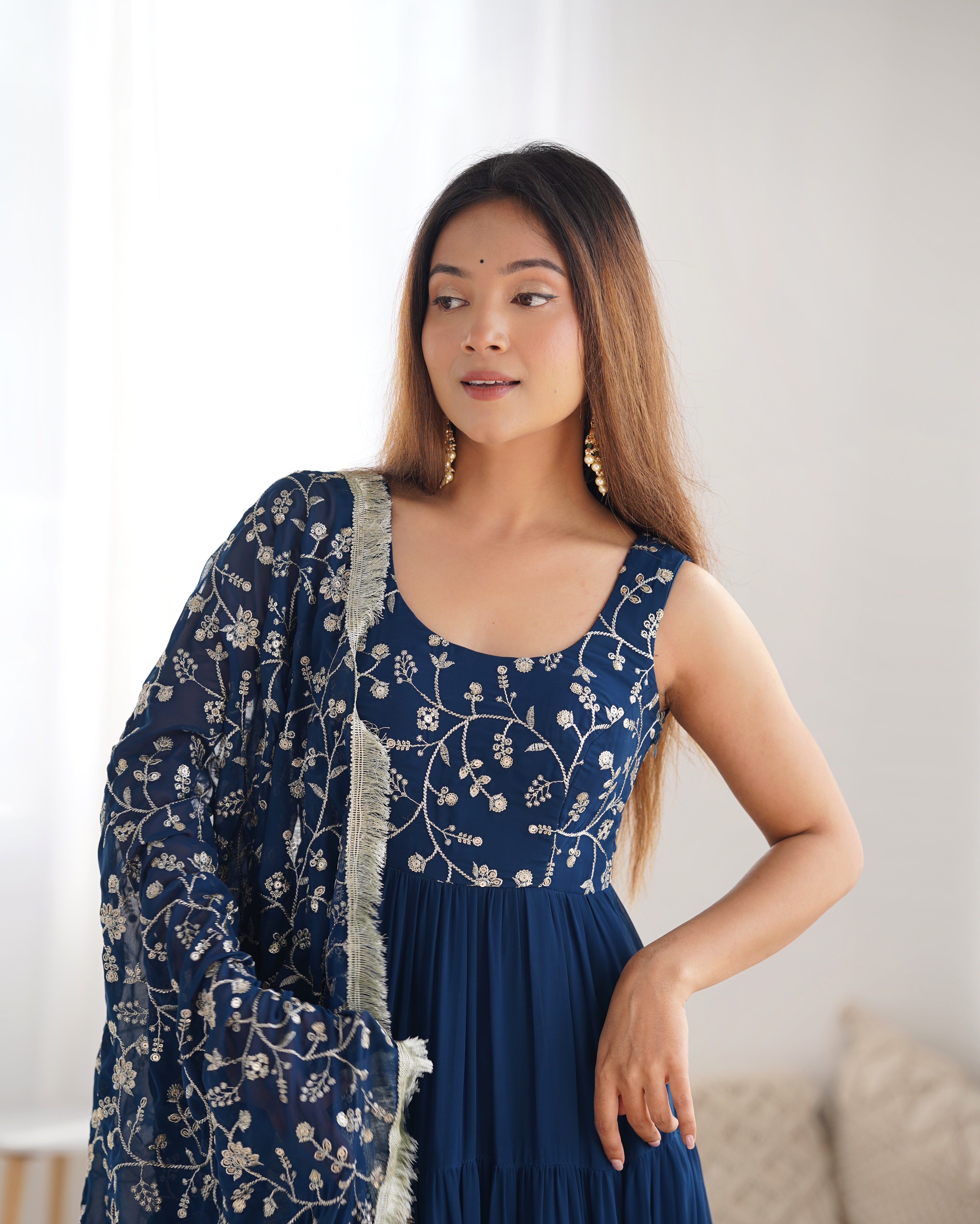 Teal Blue – A Colorful & Fresh Look for Festivities & Weddings