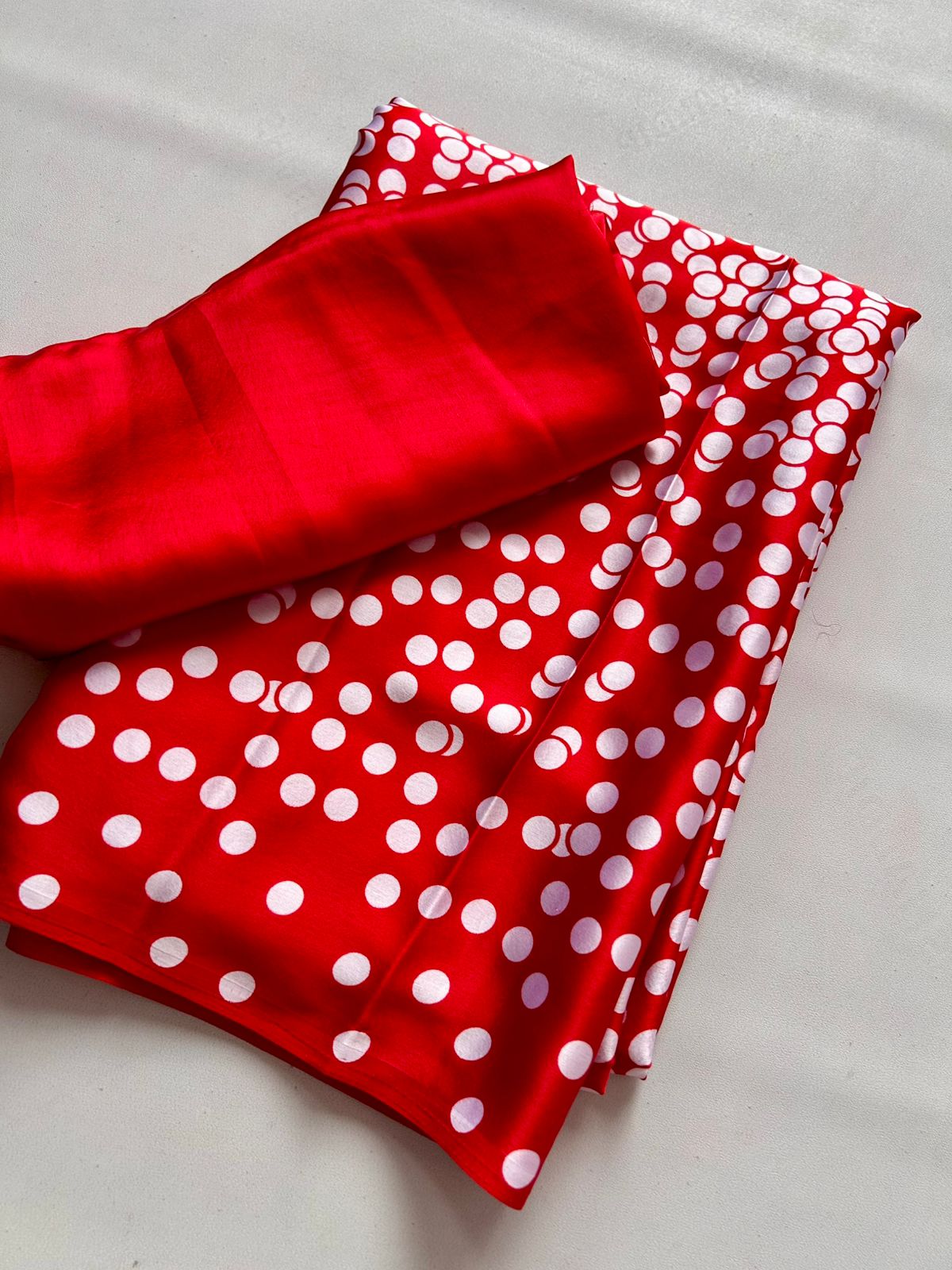 New Partywear Satin Silk With Bhandhni Print Satin Border With Fancy Contrast Blouse