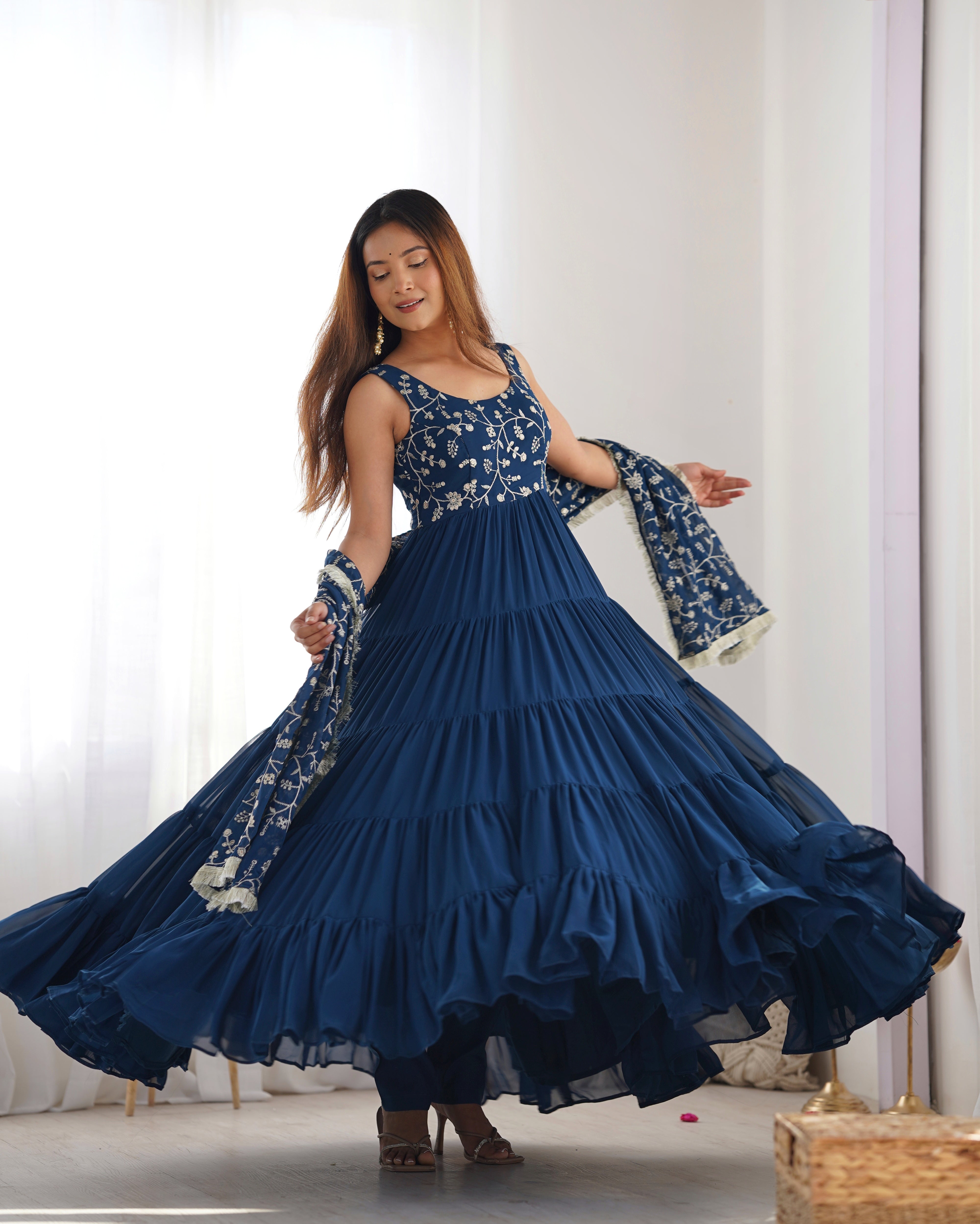Teal Blue – A Colorful & Fresh Look for Festivities & Weddings
