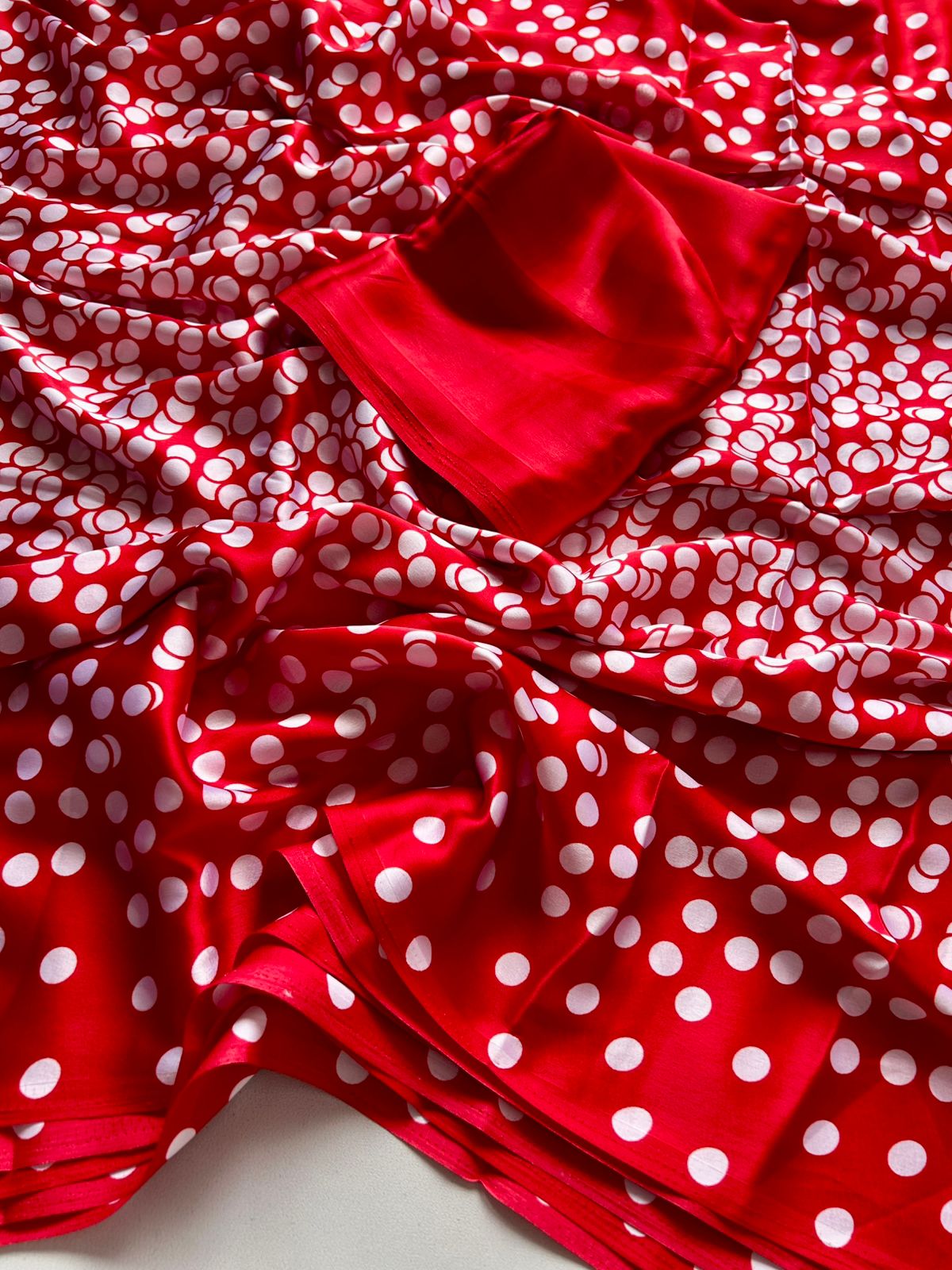New Partywear Satin Silk With Bhandhni Print Satin Border With Fancy Contrast Blouse