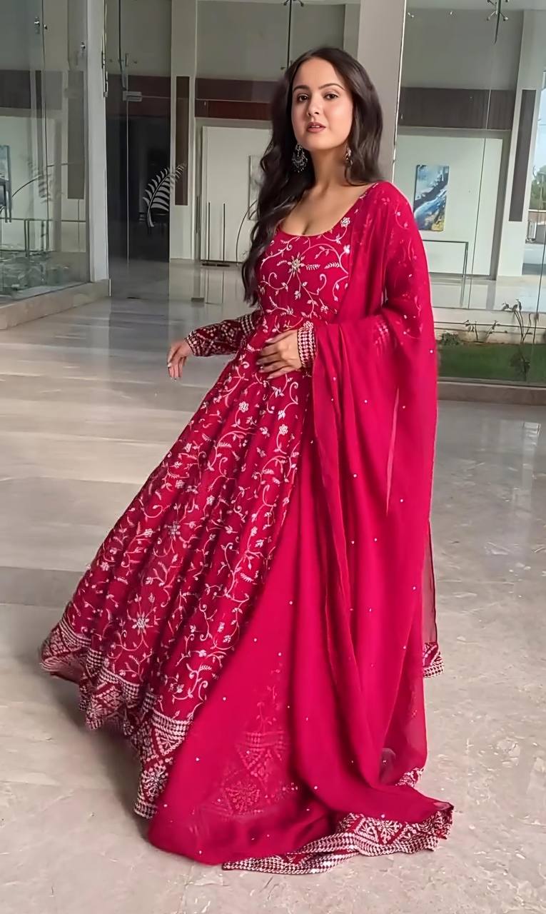 Mahima Khan Designer Anarkali Suit – A Touch of Luxury